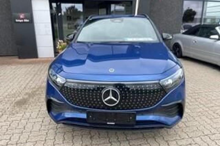 Blå Mercedes EQB250+ fra 2025