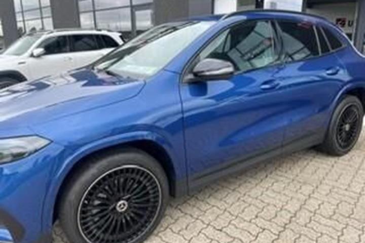 Blå Mercedes EQB250+ fra 2025