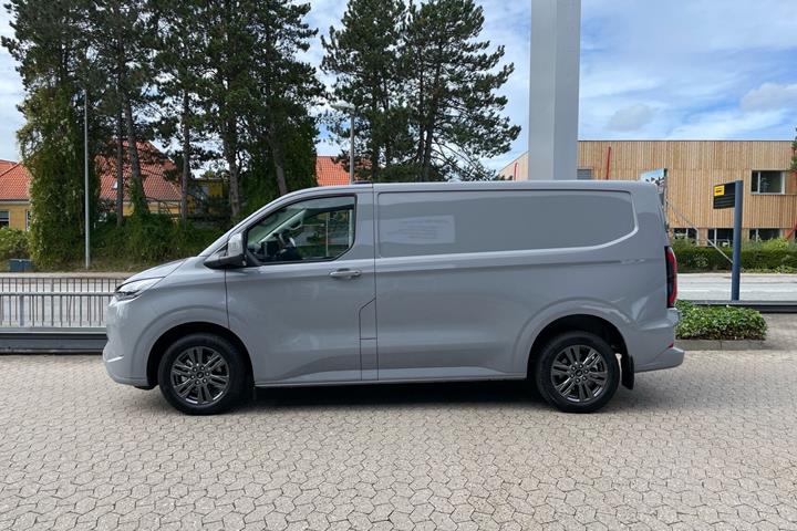 Grå Ford E-Transit Custom fra 2026