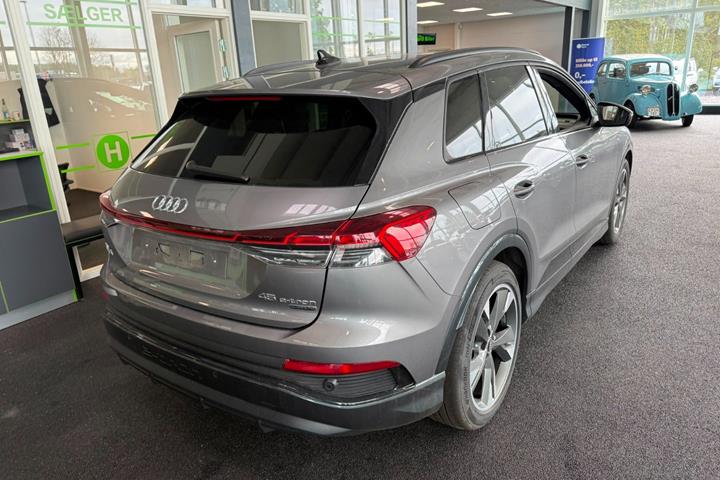 Grå Audi Q4 e-tron fra 2024