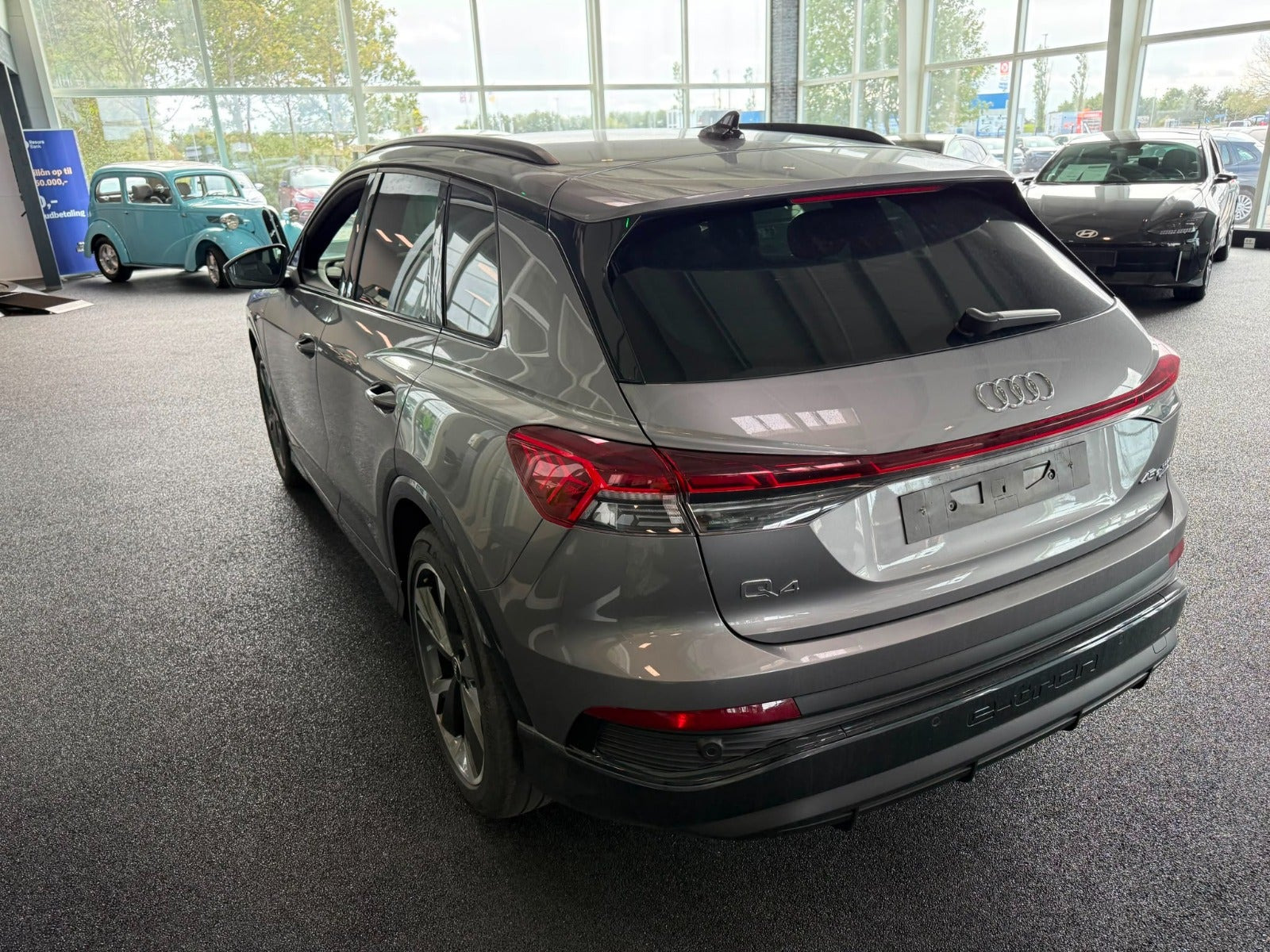 Grå Audi Q4 e-tron fra 2024
