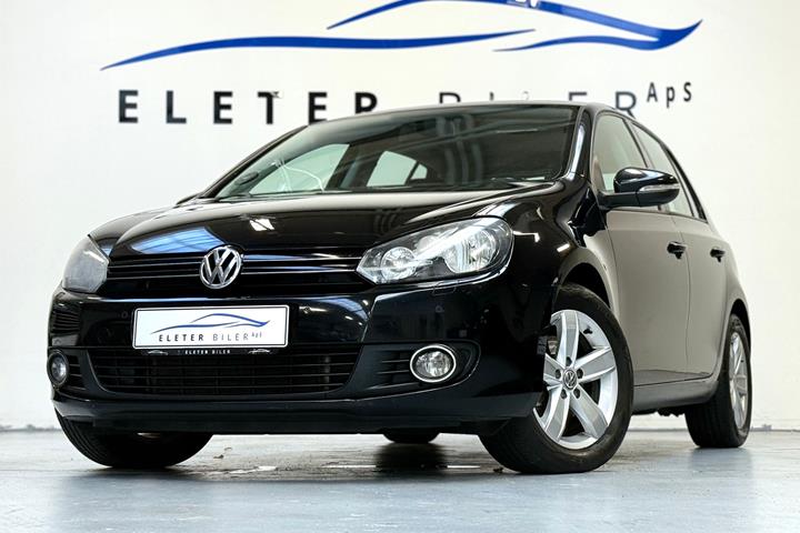 Sort VW Golf VI fra 2012 set udefra