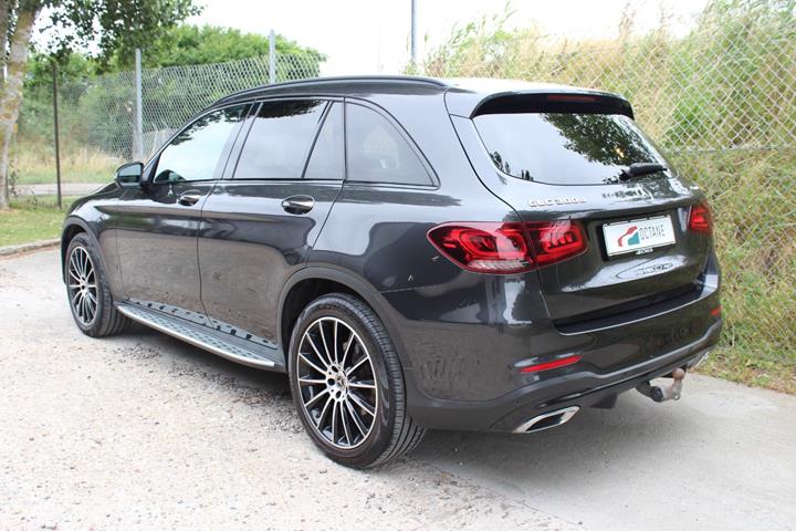 Grå Mercedes GLC300 d fra 2021