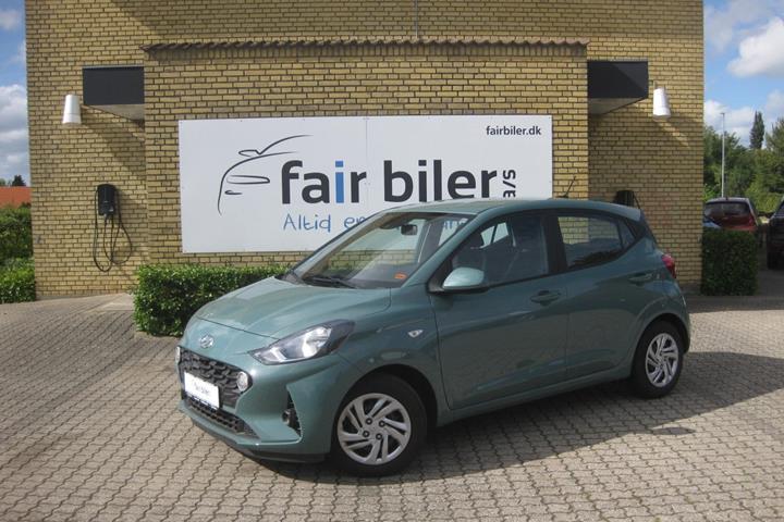 Blå Hyundai i10 fra 2023