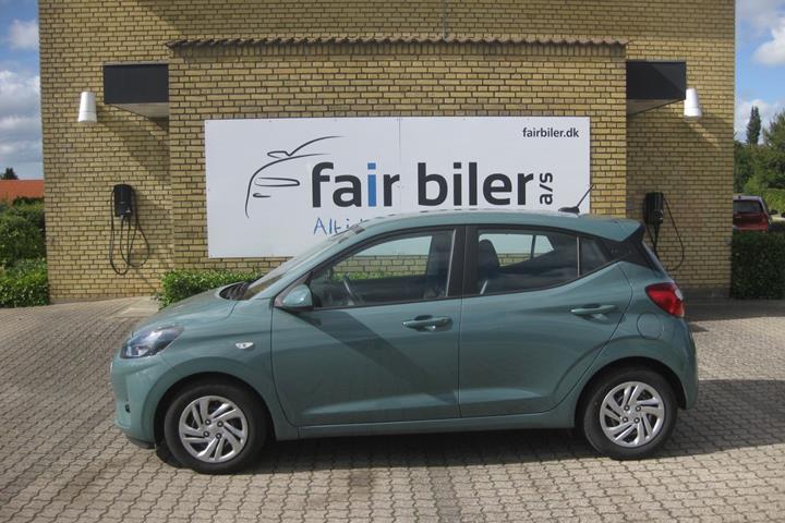 Blå Hyundai i10 fra 2023