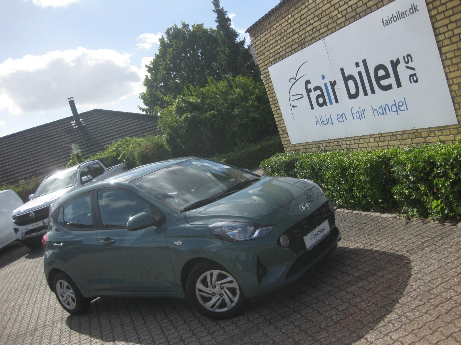 Blå Hyundai i10 fra 2023