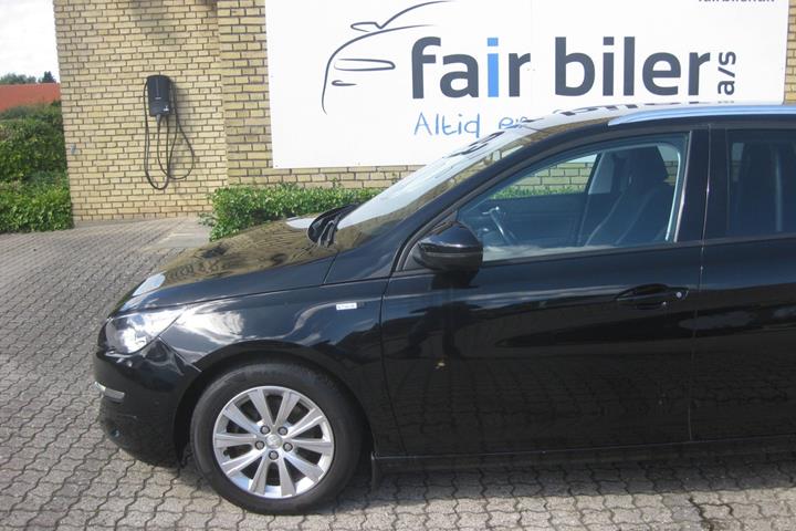 Sort Peugeot 308 fra 2016