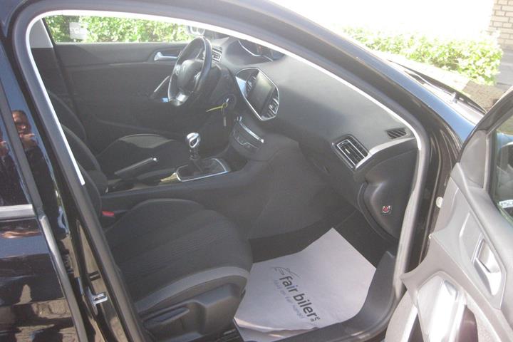 Sort Peugeot 308 fra 2016