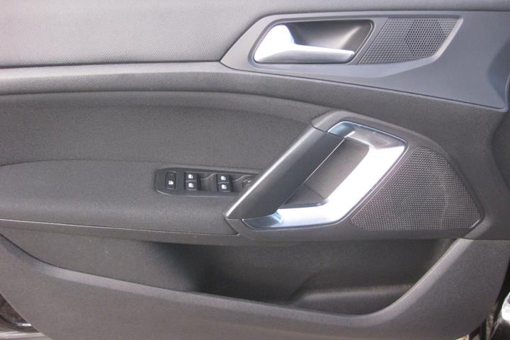 Sort Peugeot 308 fra 2016