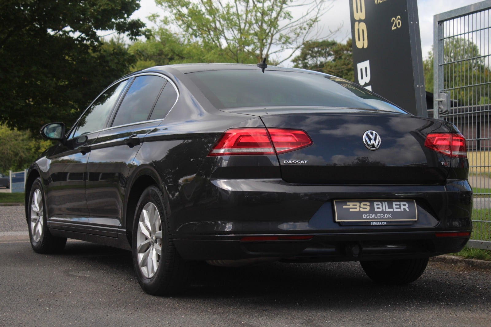 Grå VW Passat fra 2018