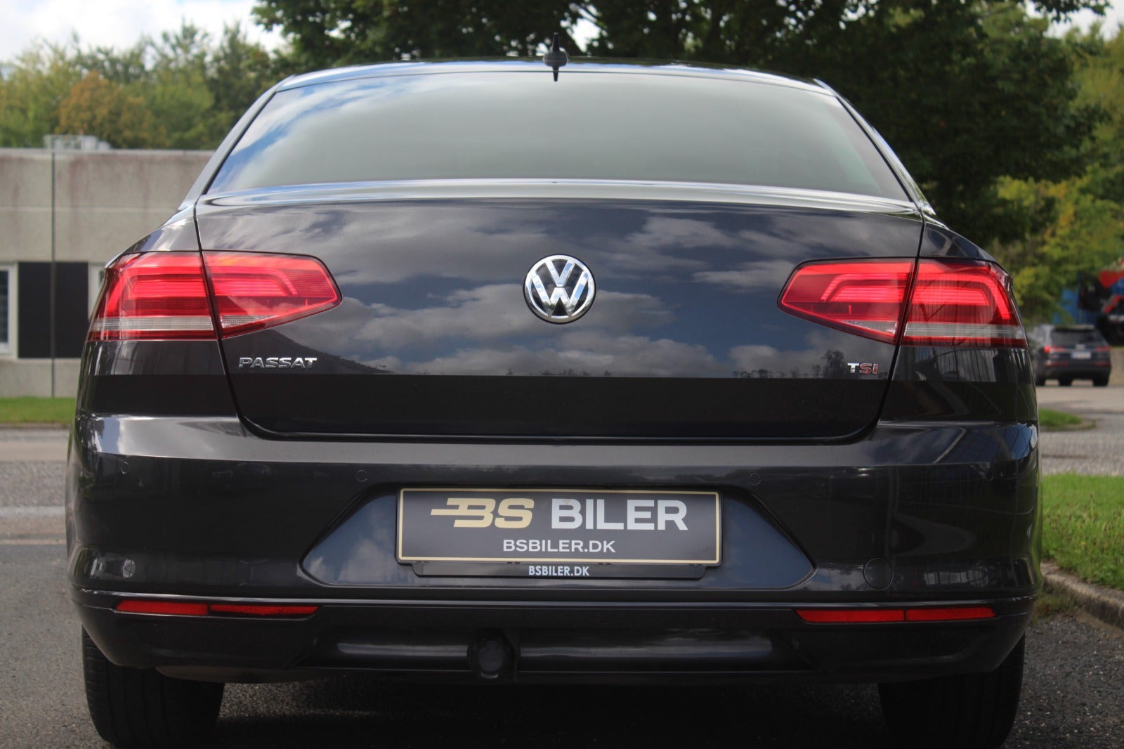 Grå VW Passat fra 2018