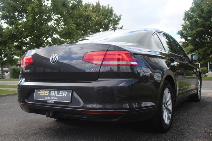 Grå VW Passat fra 2018