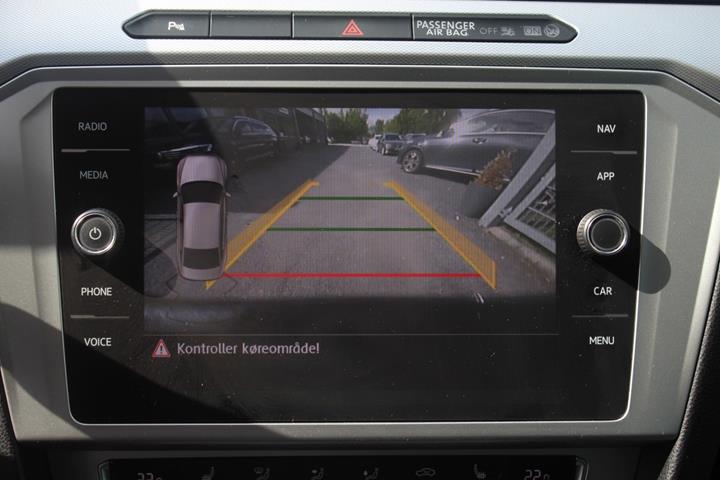 Grå VW Passat fra 2018