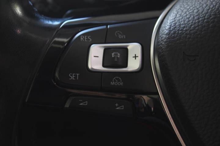 Grå VW Passat fra 2018