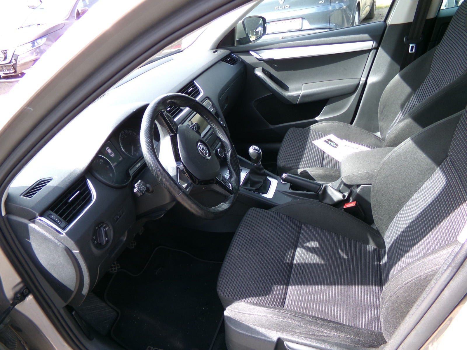 Orange Skoda Octavia fra 2016