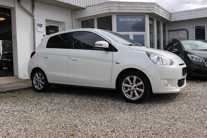 Hvid Mitsubishi Space Star fra 2015