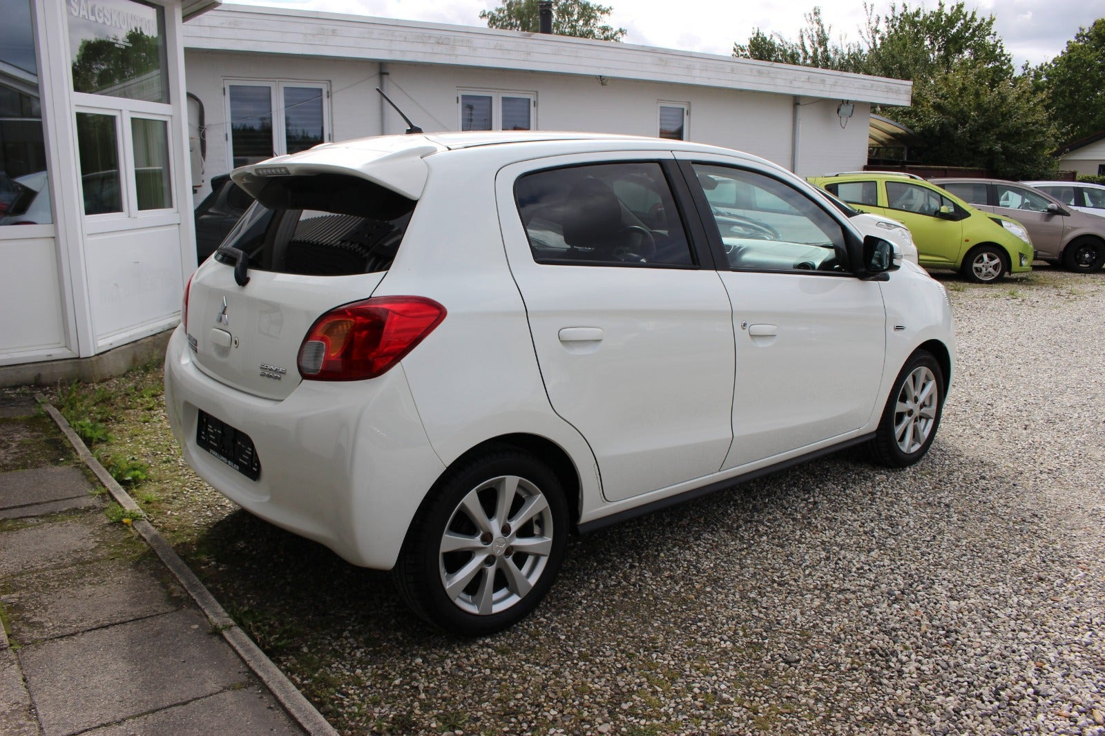 Hvid Mitsubishi Space Star fra 2015