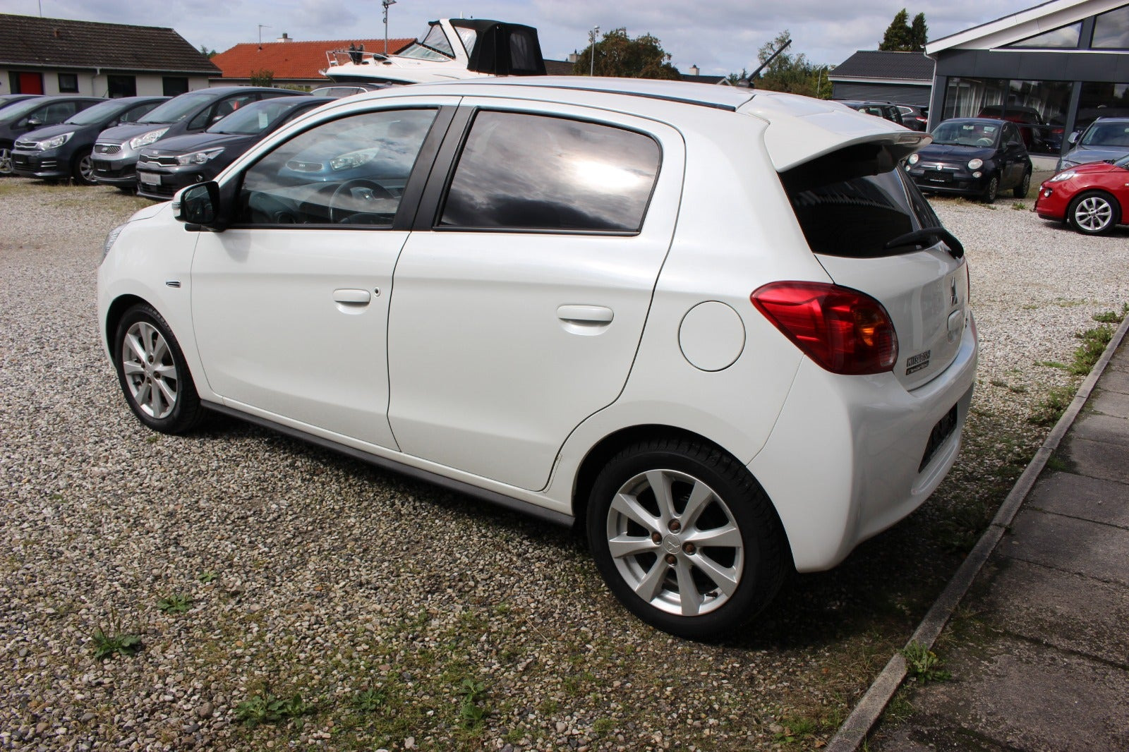 Hvid Mitsubishi Space Star fra 2015
