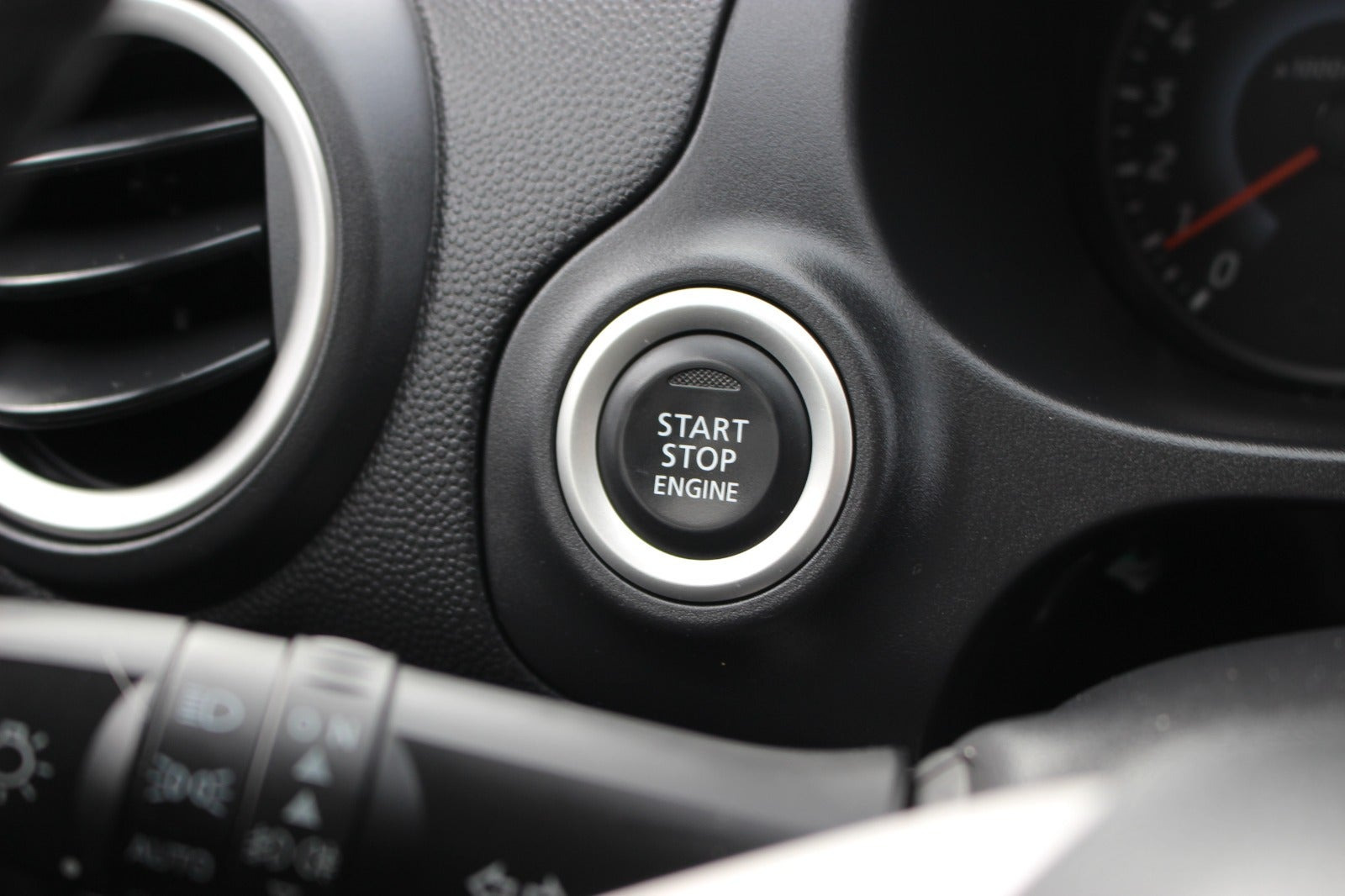 Hvid Mitsubishi Space Star fra 2015