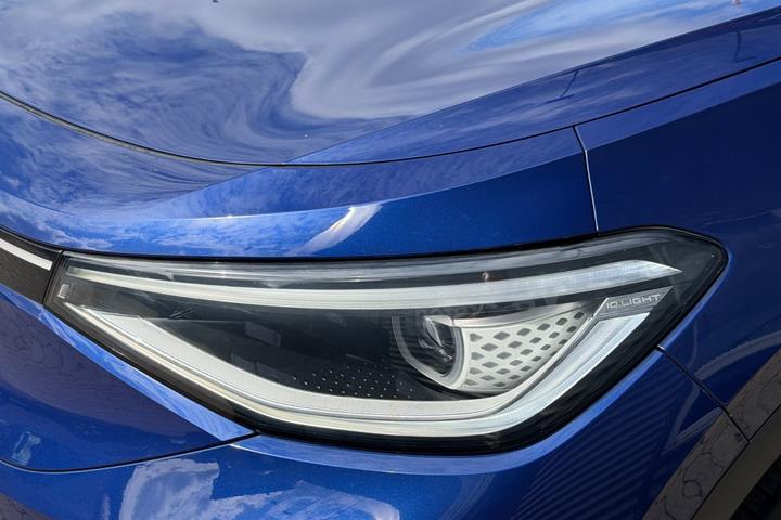Blå VW ID.4 fra 2023