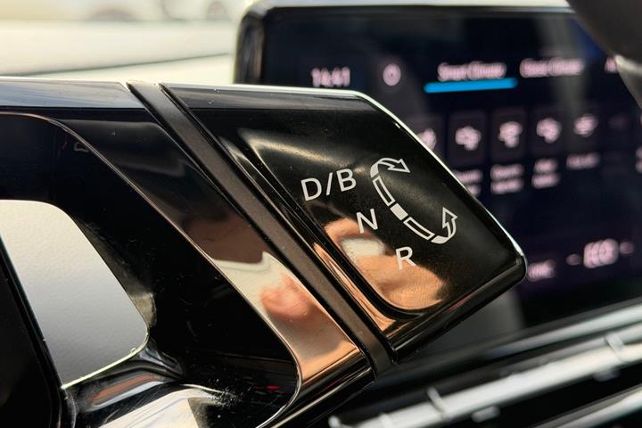 Blå VW ID.4 fra 2023