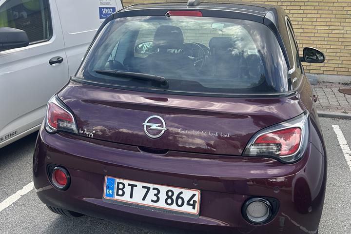 Rød Opel Adam fra 2017