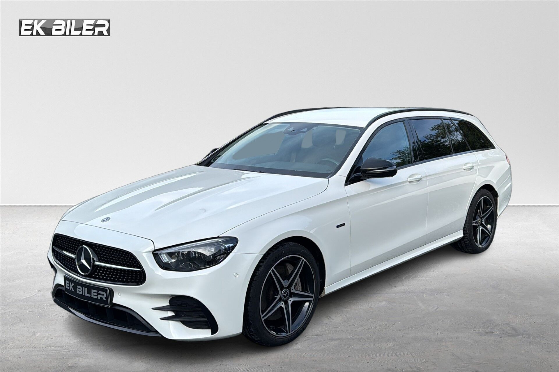Mercedes E300 de 2,0 T Plugin-hybrid AMG Line 9G-Tronic 306HK Stc Aut.