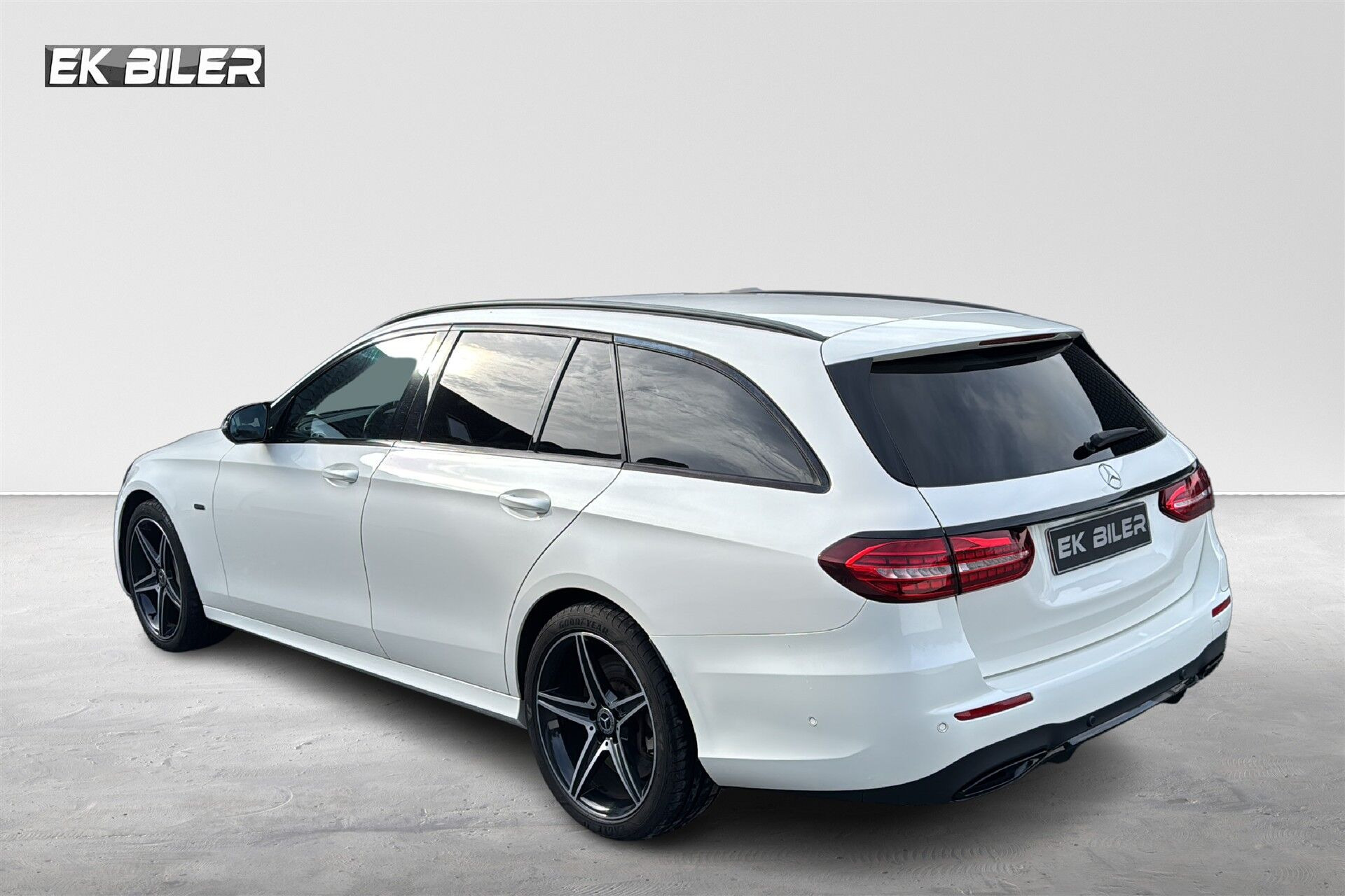 Hvid Mercedes E300 de fra 2020