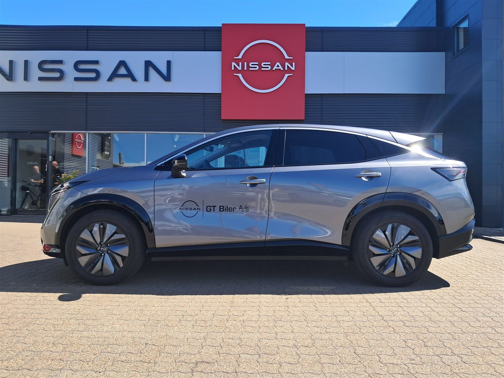 Grå Nissan Ariya fra 2026