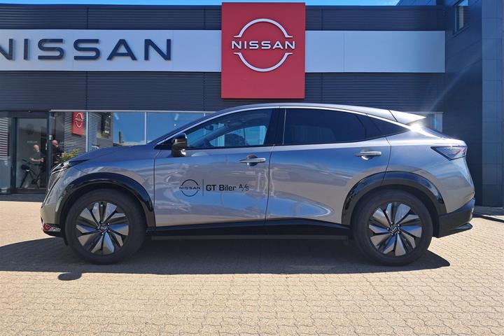 Grå Nissan Ariya fra 2026