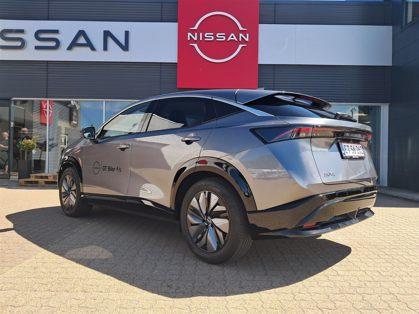 Grå Nissan Ariya fra 2026