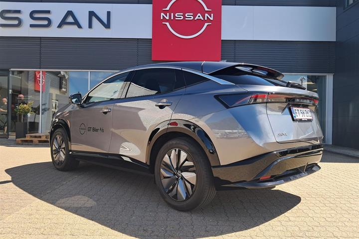 Grå Nissan Ariya fra 2026
