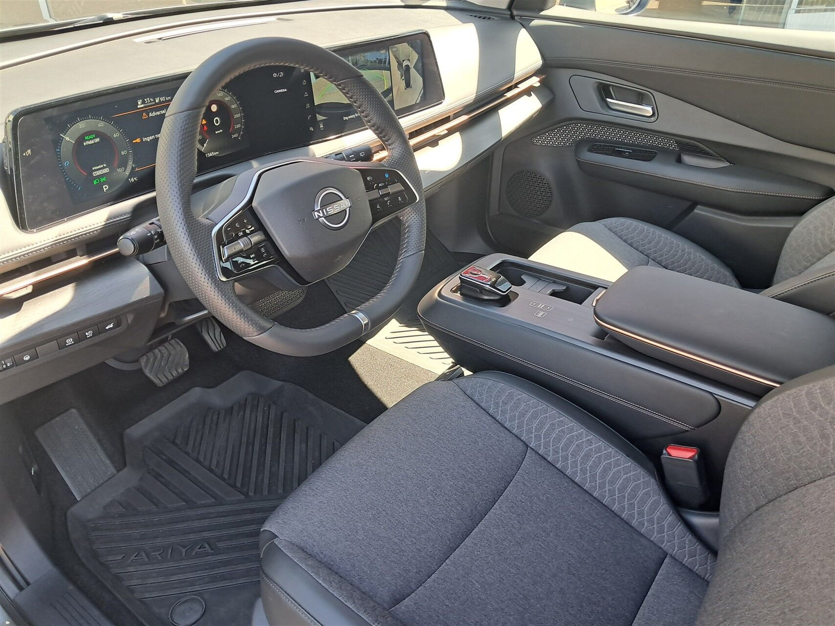 Grå Nissan Ariya fra 2026