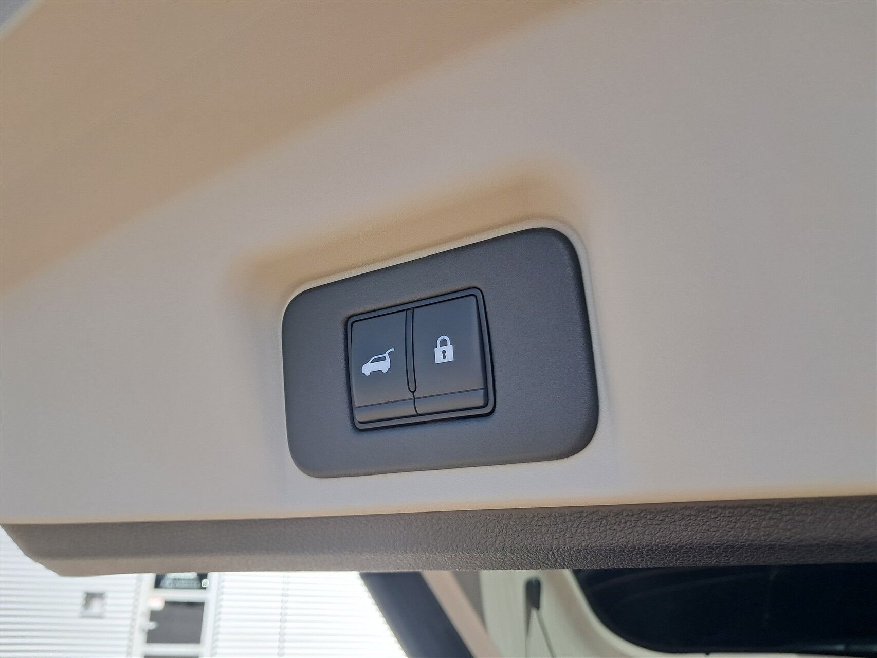 Grå Nissan Ariya fra 2026
