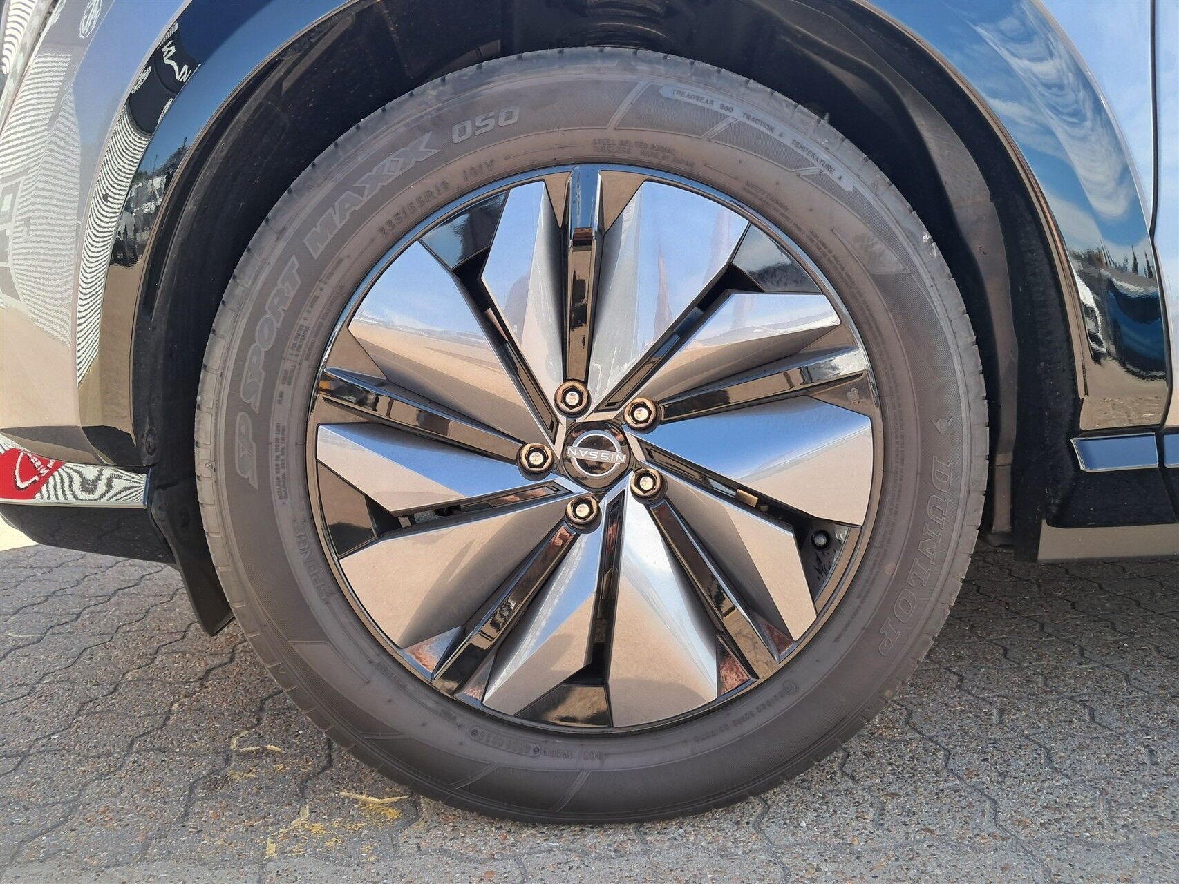 Grå Nissan Ariya fra 2026