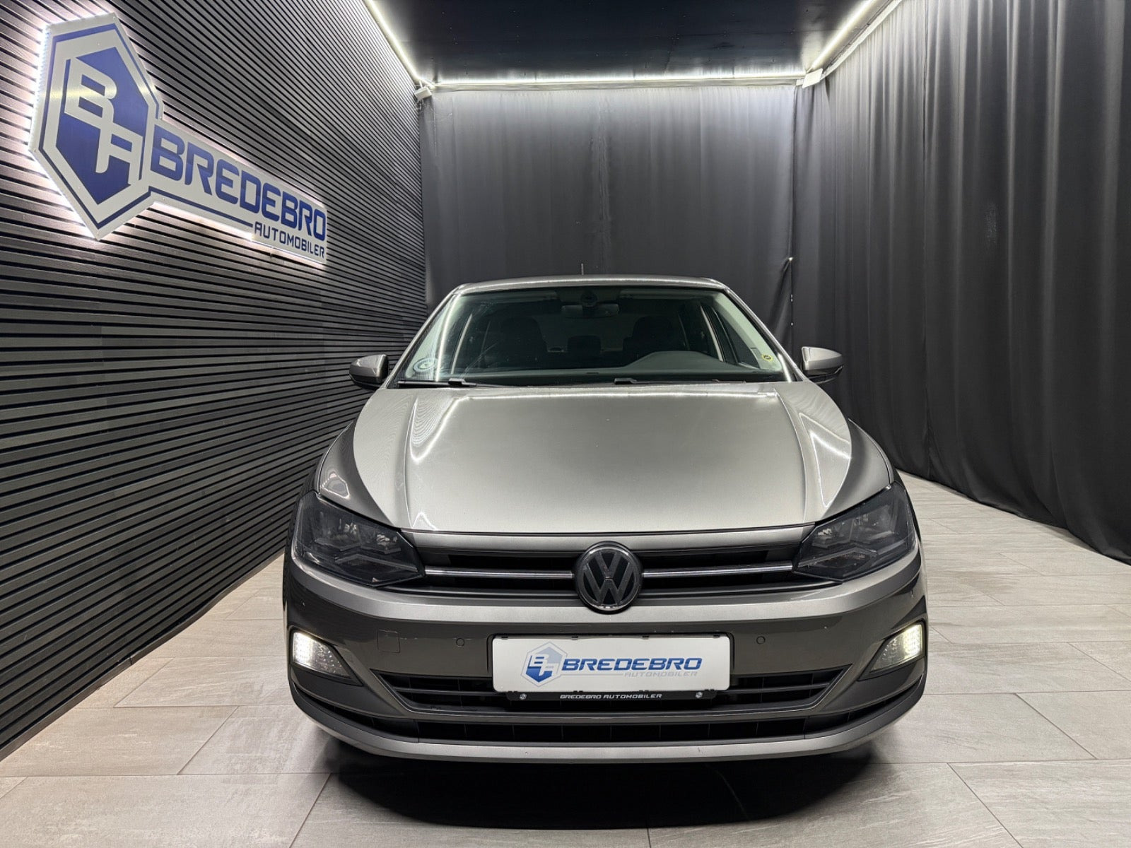 Grå VW Polo fra 2020