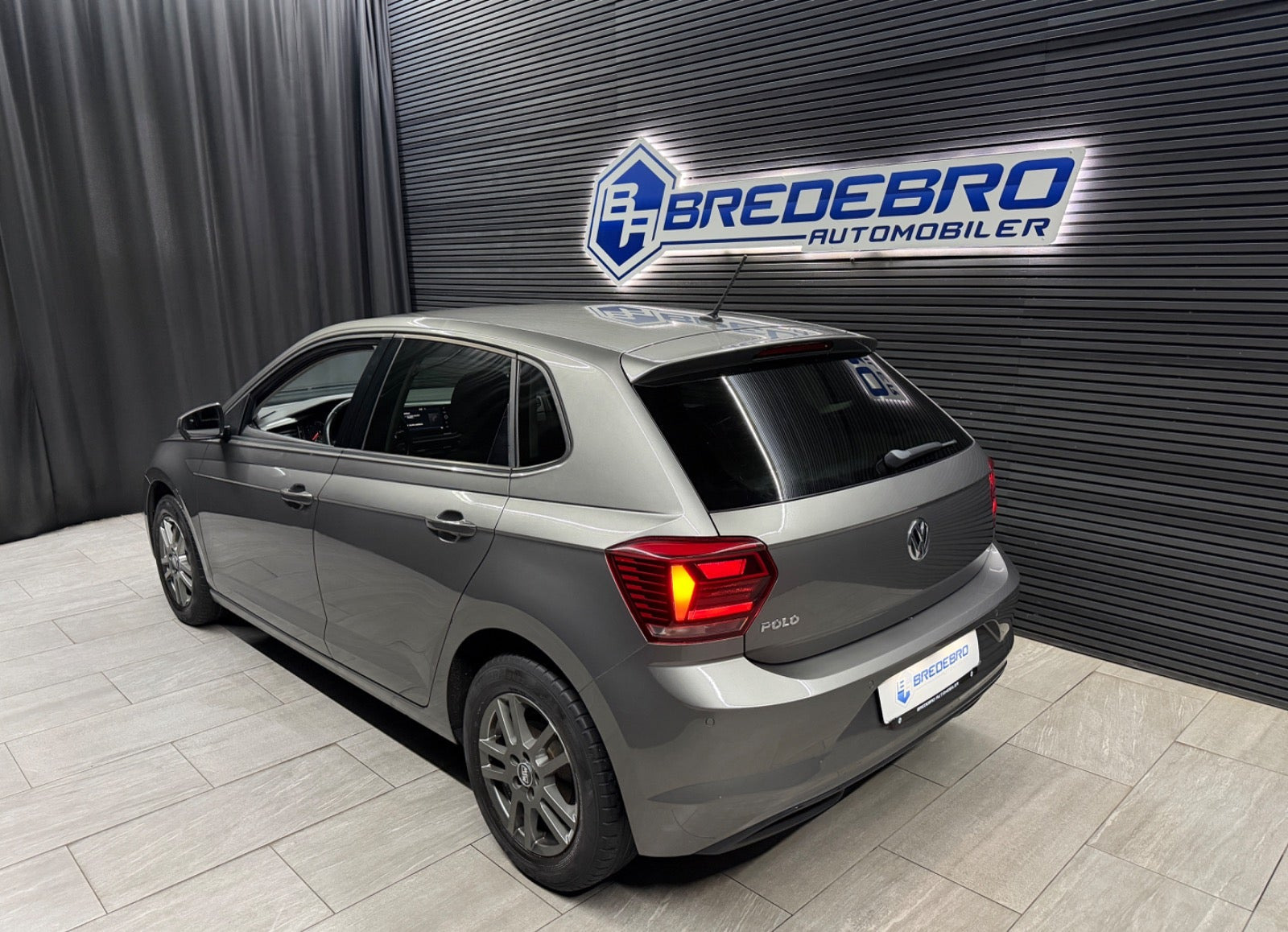 Grå VW Polo fra 2020