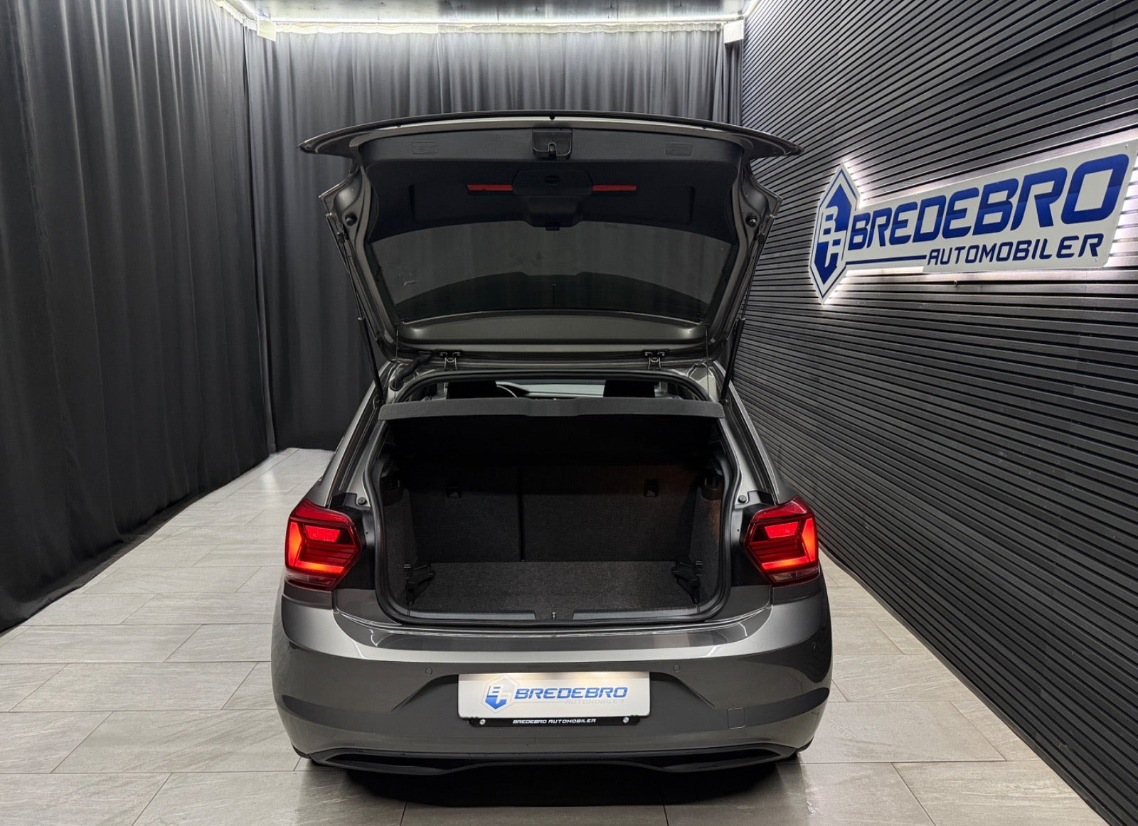 Grå VW Polo fra 2020