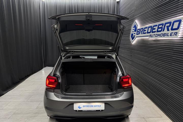 Grå VW Polo fra 2020