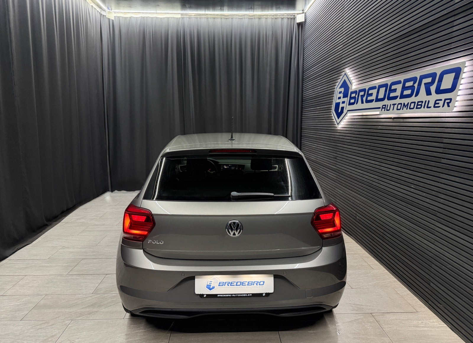Grå VW Polo fra 2020