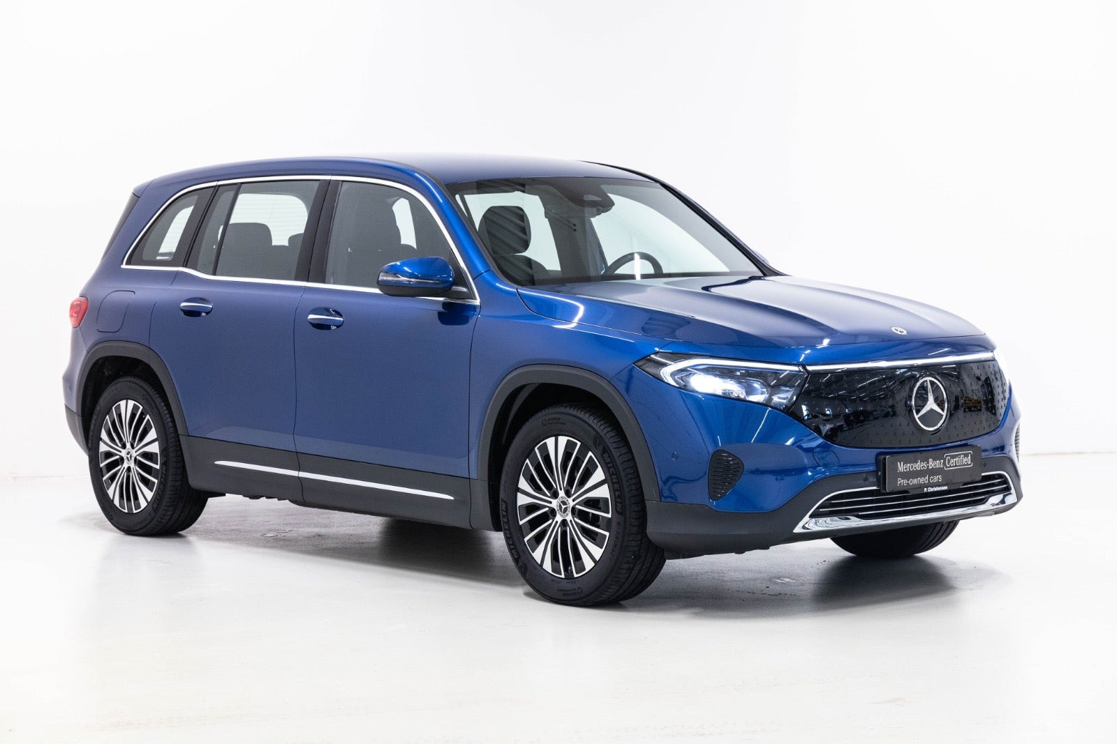 Blå Mercedes EQB250+ fra 2025