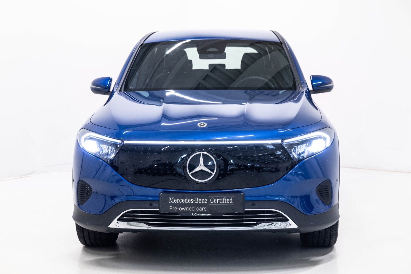 Blå Mercedes EQB250+ fra 2025
