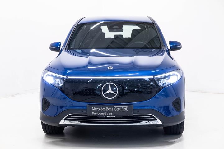 Blå Mercedes EQB250+ fra 2025