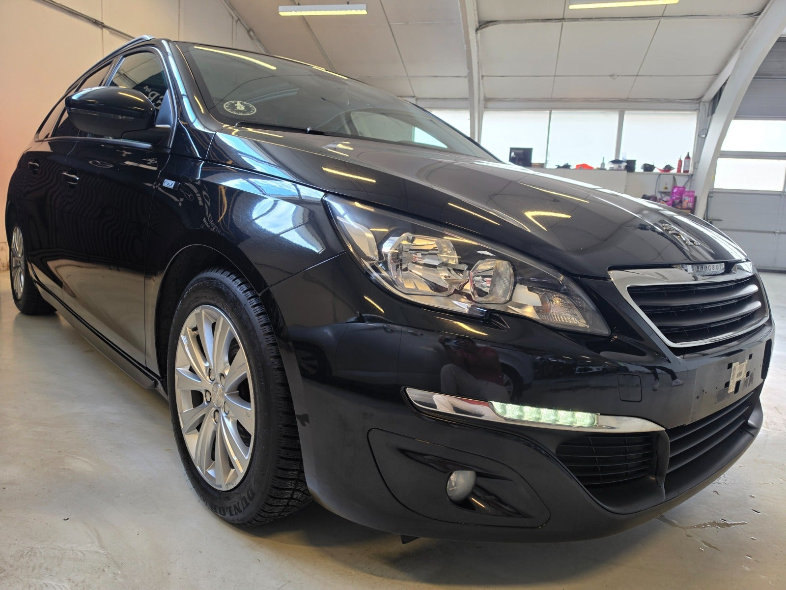 Sort Peugeot 308 fra 2016