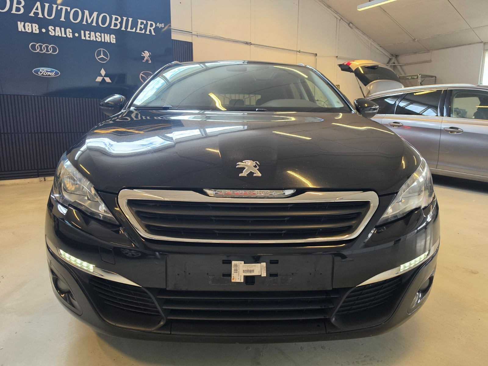 Sort Peugeot 308 fra 2016