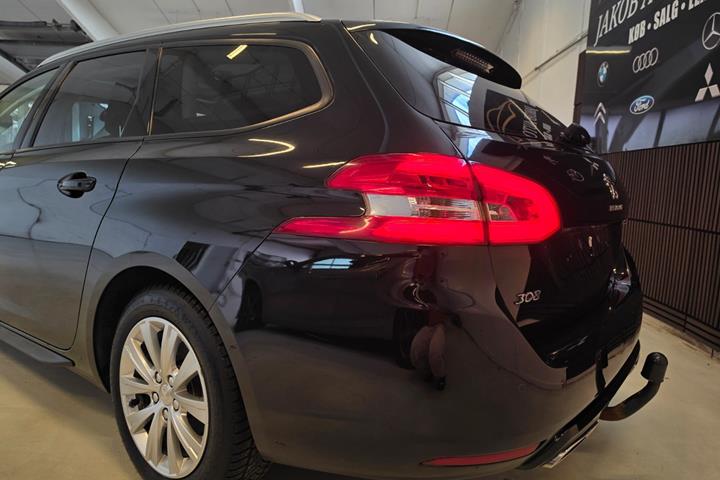 Sort Peugeot 308 fra 2016