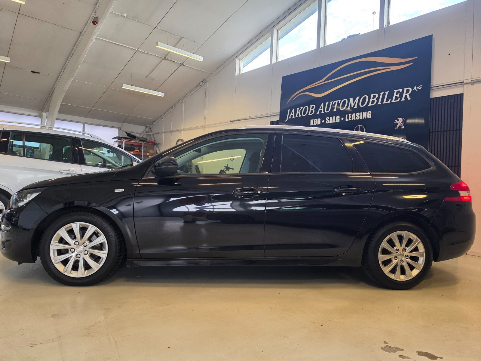 Sort Peugeot 308 fra 2016