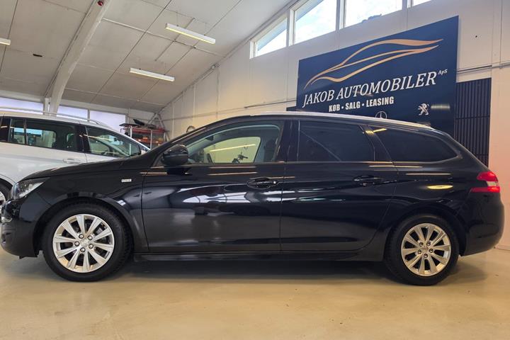 Sort Peugeot 308 fra 2016