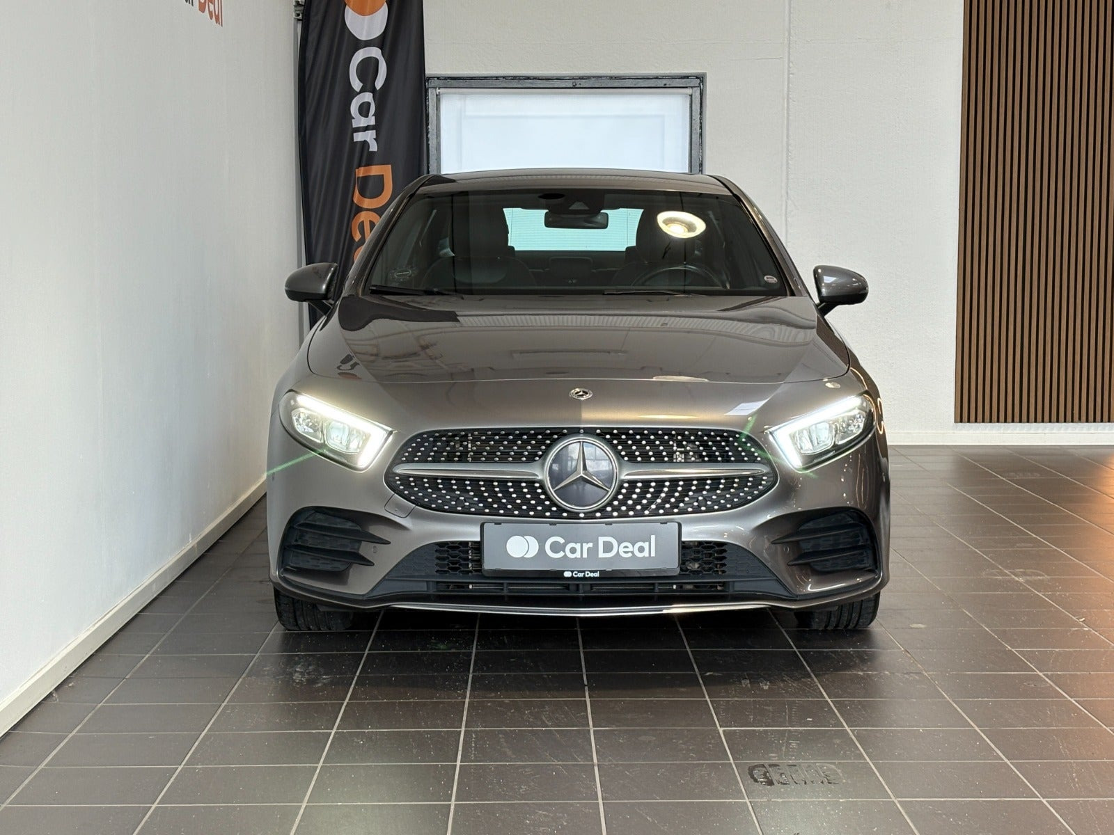 Grå Mercedes A250 e fra 2020