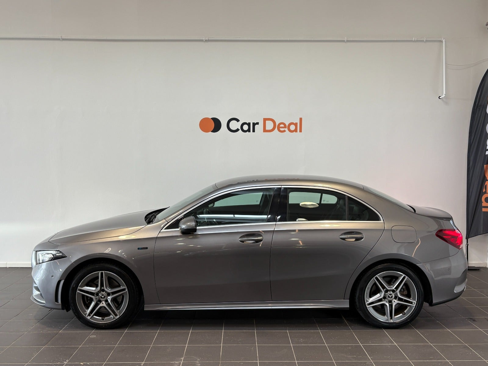 Grå Mercedes A250 e fra 2020